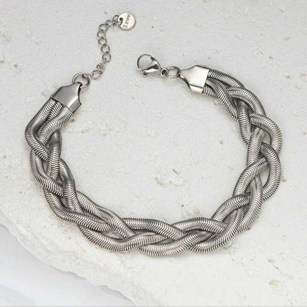 🩶🩶NEW🩶🩶 STUNNING!! SS Braided Mesh Bracelet in Silver Plating